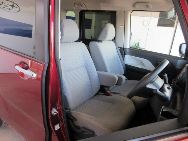 フロントシートは、シート構造からしっかりと設計されていますので、座り心地をいっそう高めています。ルーフやフロントウインドゥまでゆとりがあるので圧迫感がなく、開放感にあふれています。