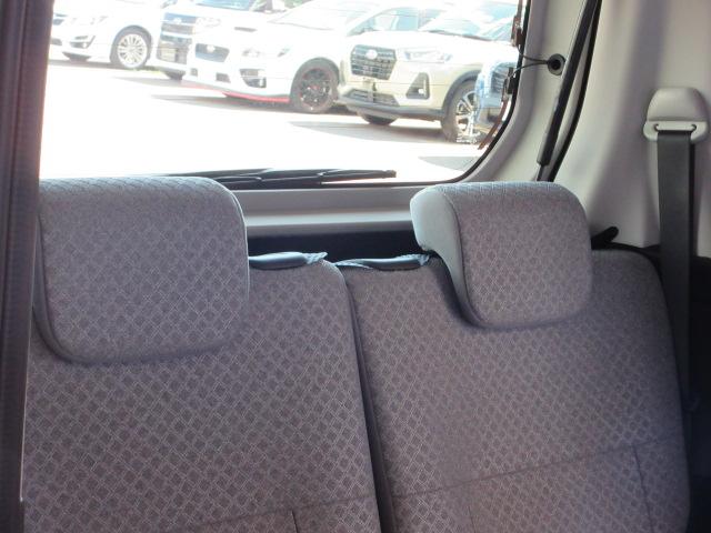 シフォンは、万が一の際に乗員の被害を低減するだけでなく、走行時の快適性も高めるリヤヘッドレストを装備。