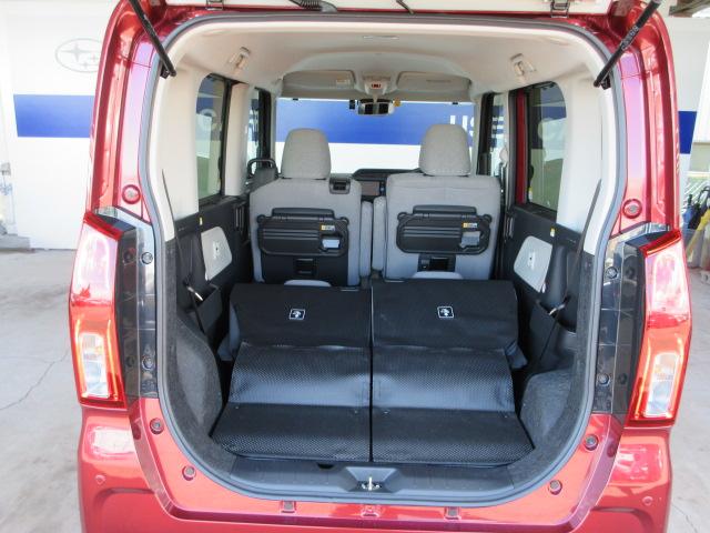 リヤシート背もたれを倒せば、比較的に、長い荷物や道具をたくさん積み込むことが可能です。