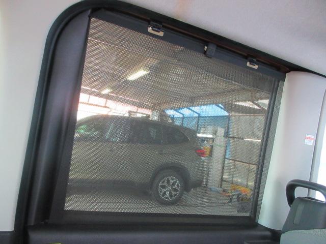 格納式リヤドアサンシェード　　日焼けを気にするあなたに！！