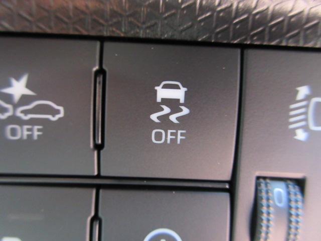 非常に滑りやすい道路でも安定してカーブを曲がることができます！スリップを抑制する横滑り防止装置！