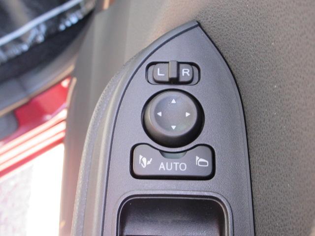 オート格納式ドアミラー　　中立の位置にすると、自動に格納。格納のし忘れを防ぐことができるため便利です。