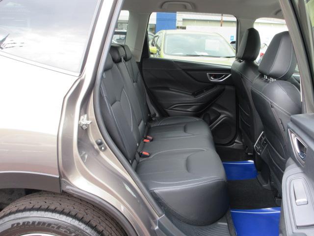 フォレスター プレミアム アイサイト 地デジナビ ETC バックカメラ サイドカメラ SRH AVH VDC X-MODE LEDヘッドライト フォグランプ リヤビークルディデクション パドルシフト オートライト スペアタイヤ ステアリングヒーター アイドリングストップ(40枚目)