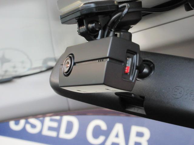 レヴォーグ １．６ＧＴ　ＥｙｅＳｉｇｈｔ　　メモリ地デジナビ　ドラレコ　ＥＴＣ　バックカメラ　　電動パーキングブレーキ　ヒルホールド　ＶＤＣ　アイドリングストップ　マルチファンクションディスプレイ　オートライト　パドルシフト　ＵＳＢ電源　オートエアコン（9枚目）