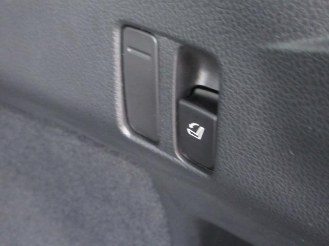 レヴォーグ １．６ＧＴ　ＥｙｅＳｉｇｈｔ　　メモリ地デジナビ　ドラレコ　ＥＴＣ　バックカメラ　　電動パーキングブレーキ　ヒルホールド　ＶＤＣ　アイドリングストップ　マルチファンクションディスプレイ　オートライト　パドルシフト　ＵＳＢ電源　オートエアコン（23枚目）