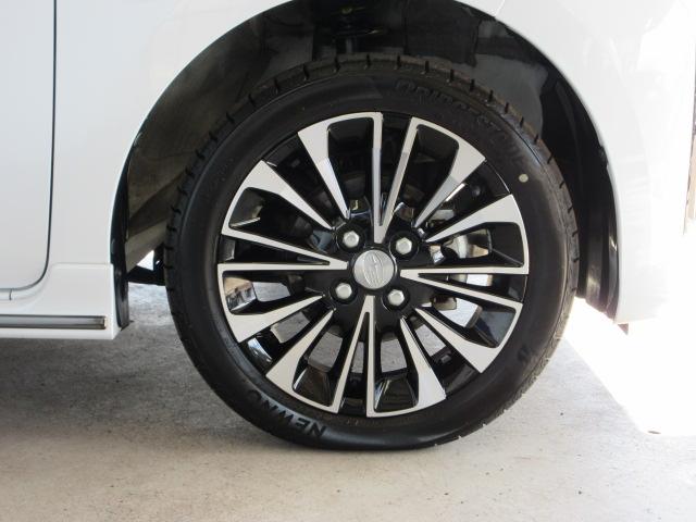 右前 15インチアルミホイール       タイヤサイズは、165/55R15