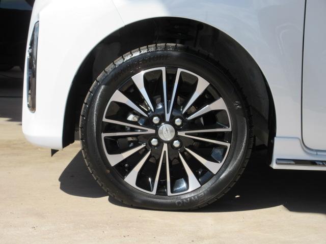 左前 アルミホイールは、カッコイイだけではなく、燃費にも影響するアイテムなんですよ!