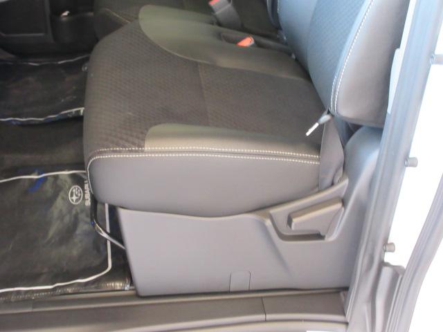 助手席シート  手動リクライニング採用。ご自身の思いのままに、ベストポジションが選べます。