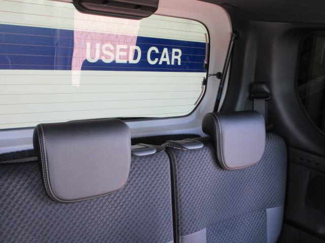 シフォンは、万が一の際に乗員の被害を低減するだけでなく、走行時の快適性も高めるリヤヘッドレストを装備。