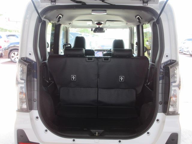 後部座席は、スライドするので、結構荷物が、載ります。また、腰に負担をかけずに、荷物の積み下ろしが出来ます。