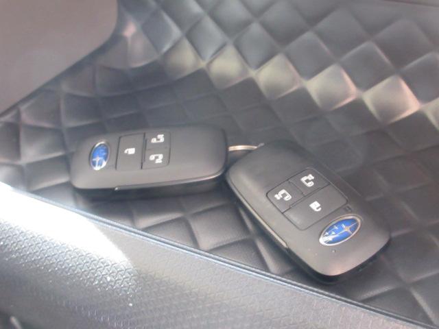 キーをポケットに入れたままでもドアのロック&アンロックが出来ます。パワースライドドアの操作も、こちらで行えます。雨の日や、荷物の多い日に大活躍!