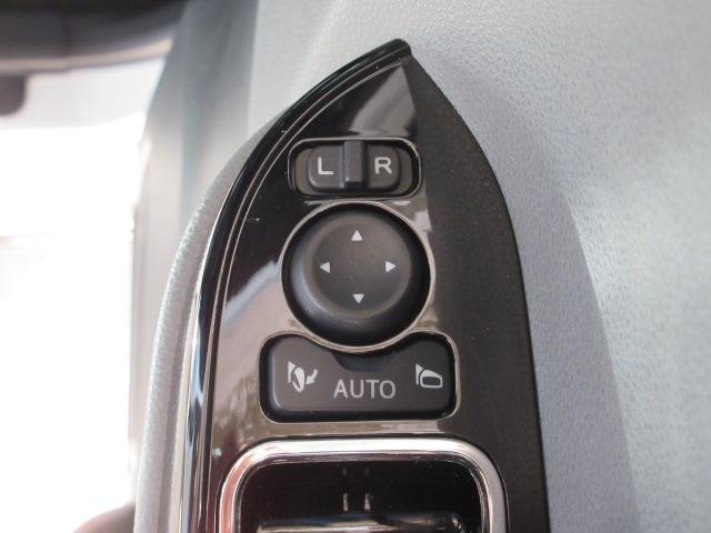 オート格納式ドアミラー  中立の位置にすると、自動に格納。格納のし忘れを防ぐことができるため便利です。