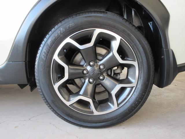 ＸＶ ２．０ｉ－Ｌ　アイサイト　アイドリングストップ　　タイヤ新品　プッシュエンジンスタート　リモコンアクセスキー　マルチファンクションディスプレイ　ＨＩＤヘッドライト　パドルシフト　オートライト　オートエアコン　運転席・助手席パワーシート　ドリンクホルダー（9枚目）