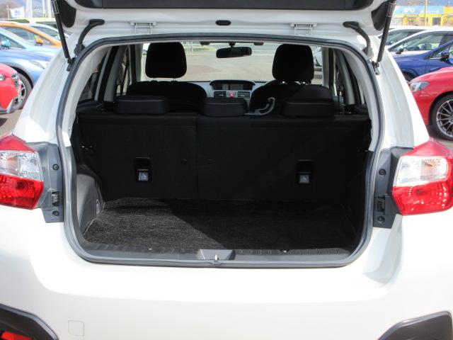 ＸＶ ２．０ｉ－Ｌ　アイサイト　アイドリングストップ　　タイヤ新品　プッシュエンジンスタート　リモコンアクセスキー　マルチファンクションディスプレイ　ＨＩＤヘッドライト　パドルシフト　オートライト　オートエアコン　運転席・助手席パワーシート　ドリンクホルダー（25枚目）