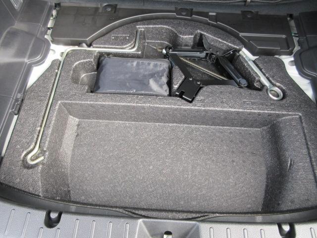 ＸＶ ２．０ｉ－Ｌ　アイサイト　アイドリングストップ　　タイヤ新品　プッシュエンジンスタート　リモコンアクセスキー　マルチファンクションディスプレイ　ＨＩＤヘッドライト　パドルシフト　オートライト　オートエアコン　運転席・助手席パワーシート　ドリンクホルダー（27枚目）