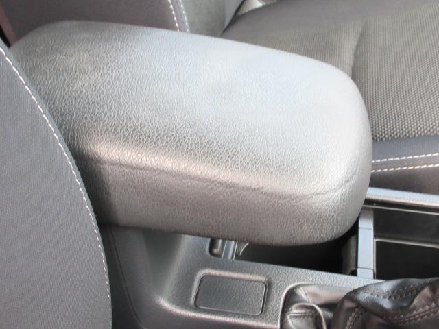 ＸＶ ２．０ｉ－Ｌ　アイサイト　アイドリングストップ　　タイヤ新品　プッシュエンジンスタート　リモコンアクセスキー　マルチファンクションディスプレイ　ＨＩＤヘッドライト　パドルシフト　オートライト　オートエアコン　運転席・助手席パワーシート　ドリンクホルダー（41枚目）