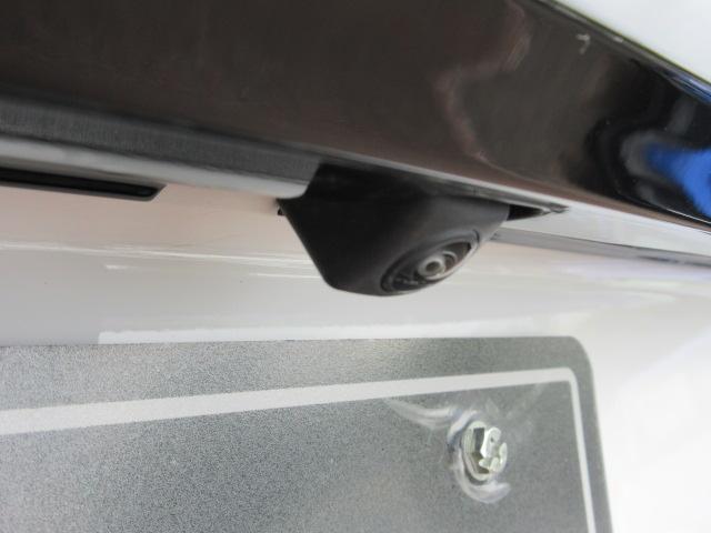 見えない後ろも、バックカメラで視認を確保  バックされる際は、人や障害物などしっかりとモニターに映し出されるので、安心です。