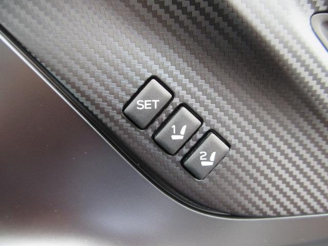 運転席シートメモリー機能がついていてあなた好みのシートポジションが記憶できます。ご自身のベストポジションが記憶できるので、いちいちポジションを選ぶ必要なし。この車は、あなたの一部のようなもの。