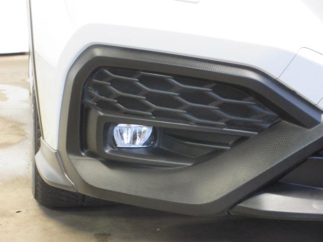 フォグランプは、霧の中や、細い道で視界を確保に最適です。視界の悪い天候でも安全運転が可能です。霧の多い季節の春や秋にも、安心して出かけいただけます。