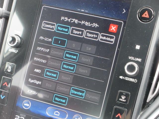 ドライブモードセレクト スポーツカーのような走行特性を愉しめる走りから高級車のような乗り心地を重視した走りまでスイッチひとつで切り替え可能。設定された4つのモードに加え自由にカスタムすることも可能。