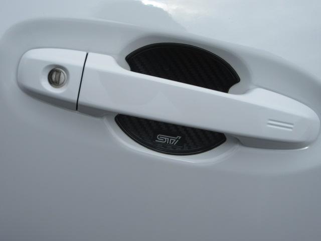 ドアの開け閉めの際、爪などでどうしても傷つきやすい部分を保護してくれます。ドレスアップ効果もあります!