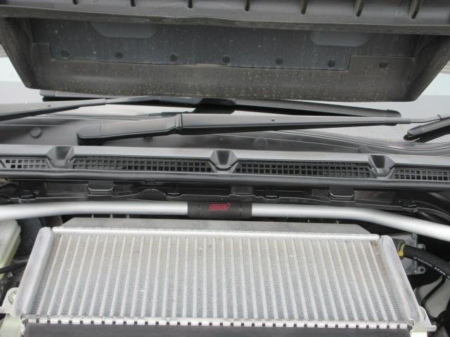 STIフレキシブルタワーバー装備   以下の方には特におすすめです。  1、ワインディングな道をよく走る人    2、カーブで車の挙動が気になる人    3、車をもっとクイックに操作したい人