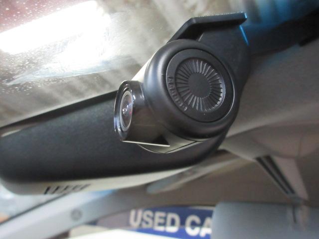 ステラ Ｒ　スマートアシスト　メモリ地デジナビ　ドライブレコーダー　バックカメラ　アイドリングストップ　ＴＦＴマルチインフォメーションディスプレイ　キーレスアクセス＆プッシュスタート　オートエアコン　電動ドアミラー　ハイビームアシスト　ＶＤＣ　運転席シートヒーター（9枚目）