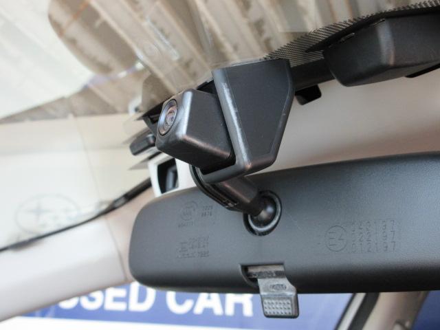 インプレッサスポーツ ２．０ｉ－Ｓ　アイサイト　ＳＤ地デジナビ　ドラレコ　ＥＴＣ　バックカメラ　サイドカメラ　アクセスキ―　リヤビークルディデクション　ヒルホールド　電動パーキングブレーキ　　ＶＤＣ　ＳＲＨ　アイドリングストップ　マルチファンクションディスプレイ　ＵＳＢ電源（9枚目）