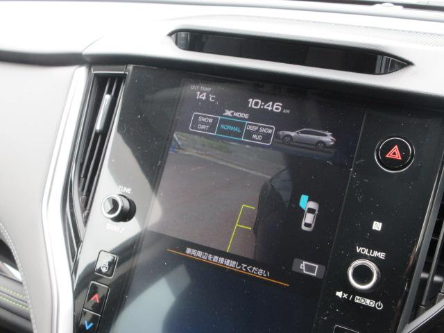 ディスプレイに、サイドカメラを通して、死角になる左フェンダー下付近が映し出されますので安心です。細い道路を走行するときに、大活躍。脱輪や大事な愛車に傷をつけることなく走行が可能。