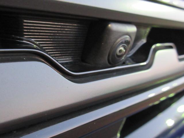 フロントカメラ装備　死角になるフロント前方の視認確保。運転中気づかない、小さなお子様や障害物などがご確認出来ますので、ストレスが軽減できます。