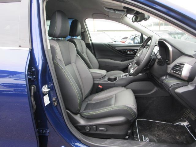 乗員の身体をしっかりと支える優れたサポート性とアウトバックの車格にふさわしいクッション感を両立し、ロングドライブでも疲れにくい、快適なシート。家族や仲間と一緒に、長時間安心してお出かけいただけます。