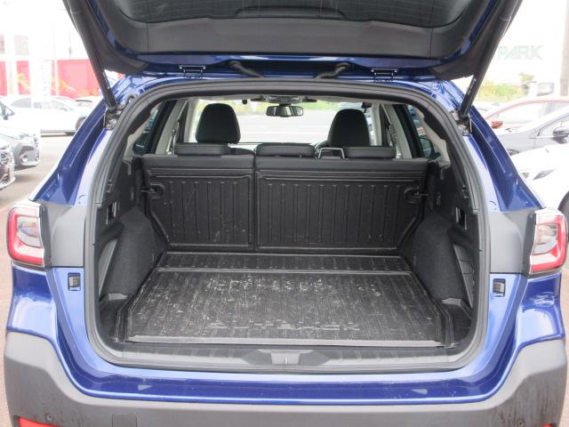 ラゲッジルーム大容量のカーゴスペースを確保、開口部も広く荷物の積み下ろしが楽に出来、アウトドアやショッピングやレジャー等、より積極的に楽しんでいただけます。