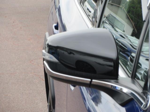 ウインカー付ドアミラー　　歩行者や自転車、対向車なども見やすく安全性に効果的です。