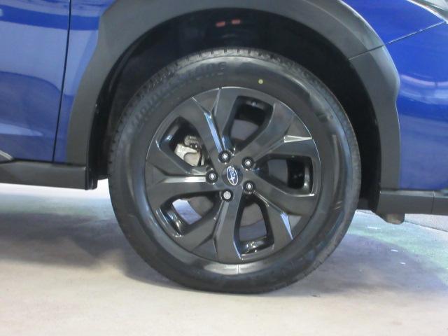 右前　１８インチアルミホイール　　　　　　　　タイヤサイズは、２２５／６０Ｒ１８