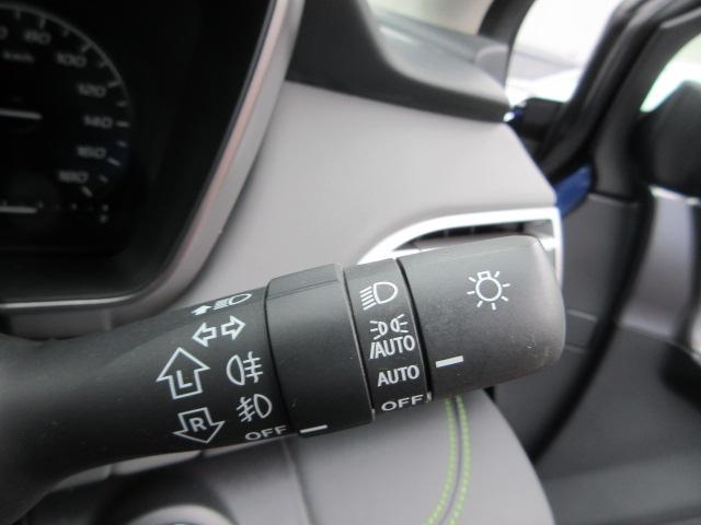 周囲の明るさに合わせてライトの点灯／消灯を自動的に行うオートライト装備。ライトをつけ忘れることなく、必要な時に使用できるので便利な機能です。自分の存在を、知らすことも出来、安心・安全といえます。