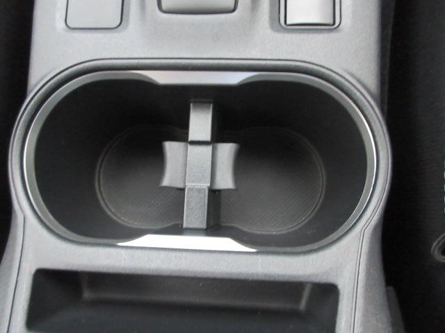 �O�ȗp�h�����N�z���_�[�́A�Z���^�[�R���\�[���O�ɗp�ӁB���E����z�u�ɂȂ��Ă��܂��B�^�]�Ȃ⏕��ȂƂ��Ɏg������̂����\���ł��B