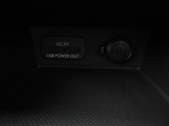 �X�}�[�g�t�H���ȂǏ[�d���\�Ȃt�r�a�o�͓d����d���\�P�b�g������Ă��܂�