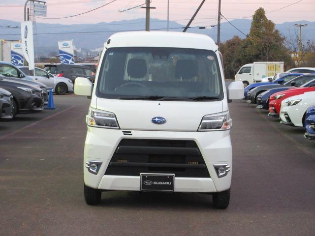 サンバーバン VC スマートアシスト CDオーディオ リモコンキー マニュアルエアコン アクセサリーソケット 光軸調整ダイヤル パワステ オーバーヘッドシェルフ パワーウインドウ 運転席乗降グリップ 助手席乗降グリップ カップホルダー(4枚目)