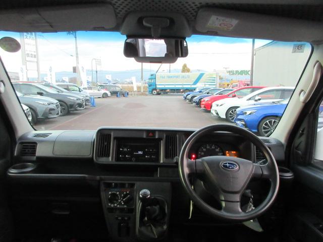 サンバーバン VC スマートアシスト CDオーディオ リモコンキー マニュアルエアコン アクセサリーソケット 光軸調整ダイヤル パワステ オーバーヘッドシェルフ パワーウインドウ 運転席乗降グリップ 助手席乗降グリップ カップホルダー(6枚目)