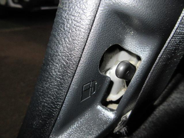 サンバーバン VC スマートアシスト CDオーディオ リモコンキー マニュアルエアコン アクセサリーソケット 光軸調整ダイヤル パワステ オーバーヘッドシェルフ パワーウインドウ 運転席乗降グリップ 助手席乗降グリップ カップホルダー(24枚目)