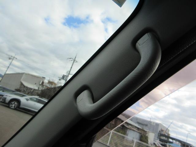 サンバーバン VC スマートアシスト CDオーディオ リモコンキー マニュアルエアコン アクセサリーソケット 光軸調整ダイヤル パワステ オーバーヘッドシェルフ パワーウインドウ 運転席乗降グリップ 助手席乗降グリップ カップホルダー(25枚目)