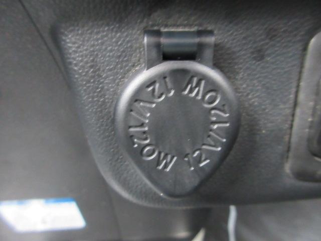 サンバーバン VC スマートアシスト CDオーディオ リモコンキー マニュアルエアコン アクセサリーソケット 光軸調整ダイヤル パワステ オーバーヘッドシェルフ パワーウインドウ 運転席乗降グリップ 助手席乗降グリップ カップホルダー(27枚目)