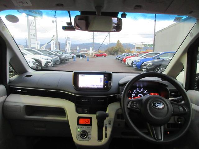 ステラ Ｇ　スマートアシスト　地デジナビ　ＥＴＣ　ドラレコ　アイドリングストップ　　電動ドアミラー　オートエアコン　パワーウインドウ　アクセサリーソケット　シートアンダートレイ　アームレスト　ドリンクホルダー　マルチインフォメーションディスプレイ（6枚目）