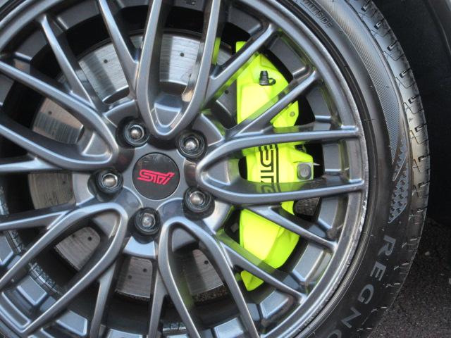 �u�����{���u���[�L�L�����p�[�i�r�s�h���S�����p�J���[�j�̓C�G���[�̃J���[�����O�ɂ��A���݊��������B�����\�ȃu���[�L���\���C���[�W������f�U�C���Ƃ��Ă��܂��B