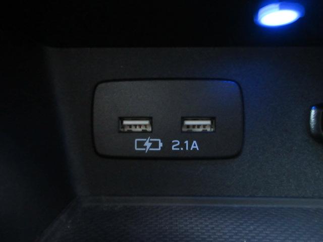 �X�}�[�g�t�H���ȂǏ[�d���\�Ȃt�r�a�o�͓d����d���\�P�b�g������Ă��܂�