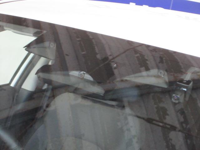 �L�p�������X�e���I�J�����ƁA�ԗ��ߕӂ̓�֎Ԃ���s�҂����ʂ���L�p�P��J�������̗p�B����ɑO�������[�_�[�𓋍ڂ��āA�A�C�T�C�g�̔F�����\��啝�Ɍ���B