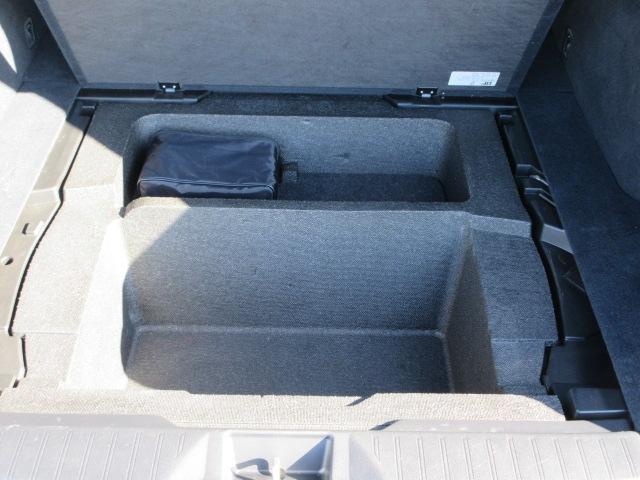 �p���N�C���L�b�g�̗̍p�ɂ��A��e�ʂ̃T�u�g�����N�X�y�[�X���m�ہB�t���A�{�[�h�������Q�[�g�J�����Ɋ|������t�b�N�ɂ��A�g����������߂Ă��܂��B