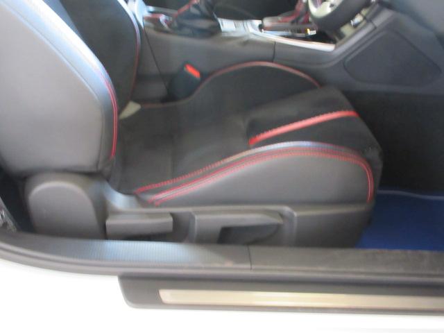 �^�]�Ȃ́A���t�g�A�b�v�@�\�����Ă��܂��B���D�݂̍����ŁA�œK�ȃh���C�u�|�W�V�������I�ׂ܂��B�^�]���������Ȃ�܂��B