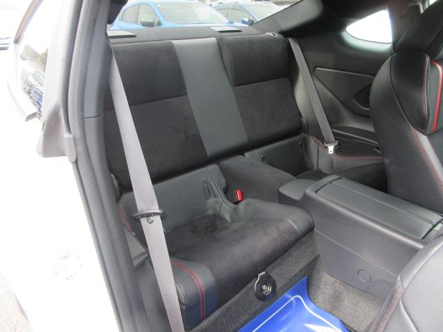 �X�^�C���b�V���ȃ{�f�B�ł���Ȃ���A�����Ƃ������ɁA��l�Q�l������X�y�[�X���m�ہB