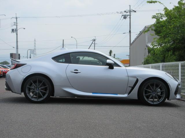 ＢＲＺ Ｓ　地デジナビ　６ＡＴ　ドラレコ　ＥＴＣ　バックカメラ　クルーズコントロール　１８インチアルミホイール　アルミパッド付きスポーツペダル　フルオートエアコン　ＬＥＤヘッドライト　ＬＥＤライナー　キーレスアクセス＆プッシュスタート　　ドリンクホルダー（41枚目）